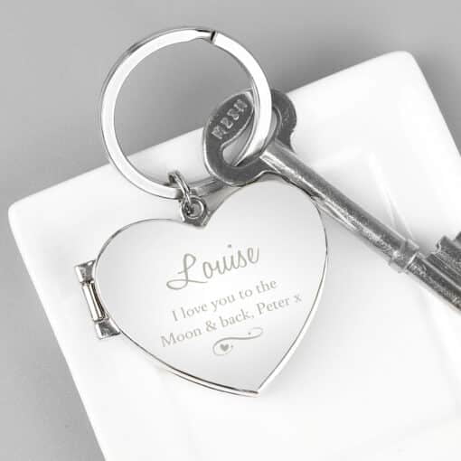 This Personalised Swirl Heart photo frame keyring is the perfect way to show that special someone how much you care.